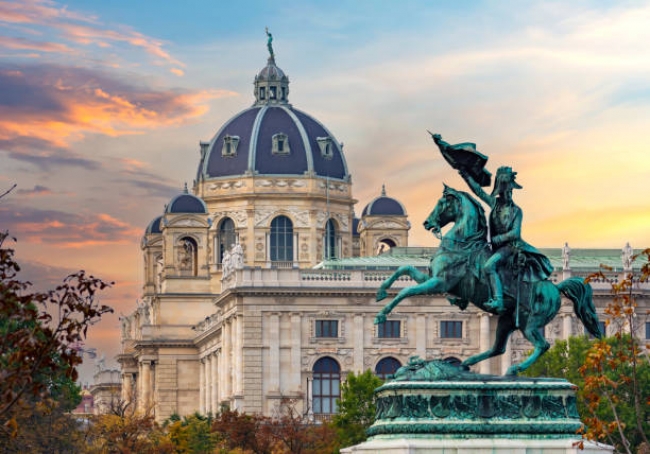 TRIANGULO DE ORO ORIENTAL - Viena, Budapest, Praga, Cracovia y Varsovia -