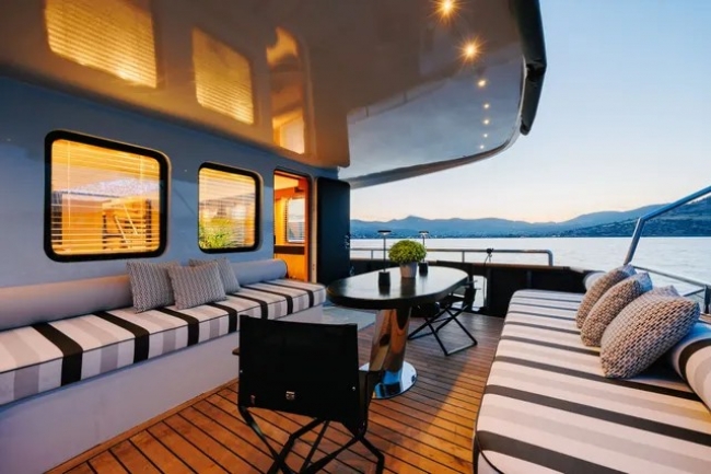 ISLAS CICLADAS BRILLANTES CON CRUCERO ELIXIR Y ATENAS - A�O 2026